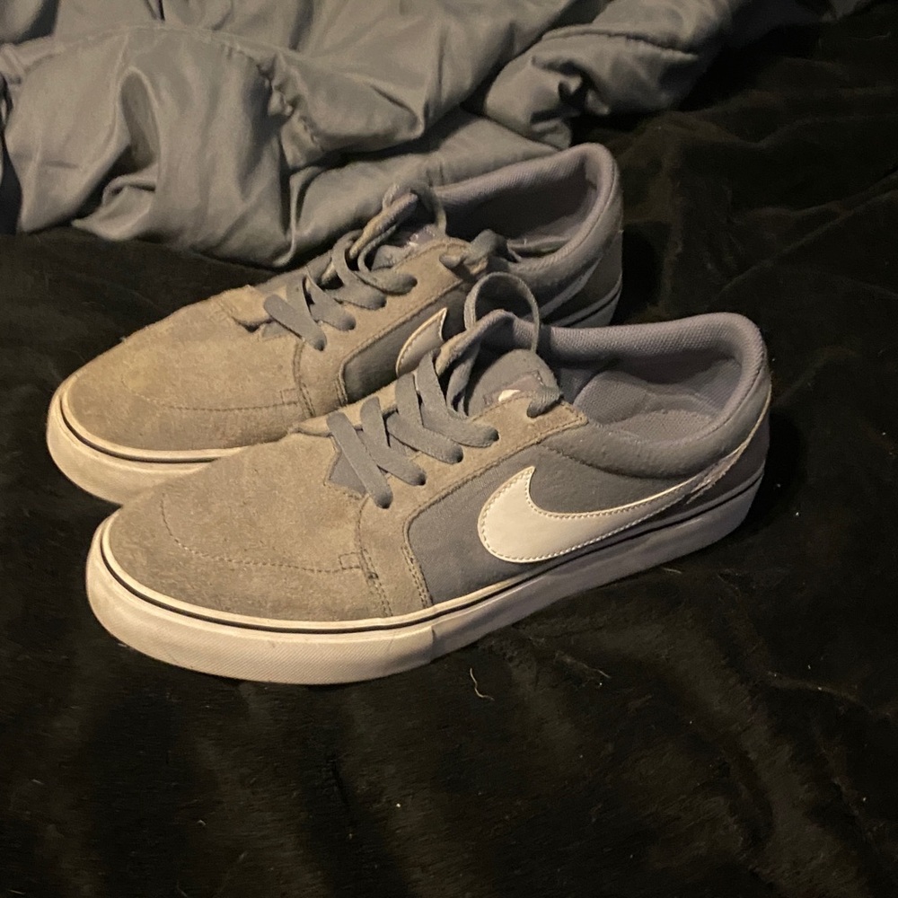 Nike Men's Suede Gray Sneakers